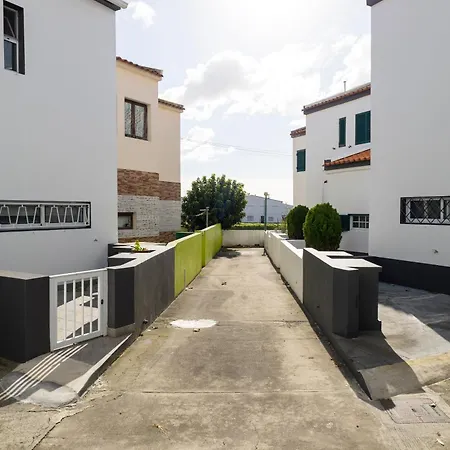 בית נופש Cedars Tree House *