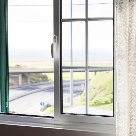 בית נופש Cedars Tree House *