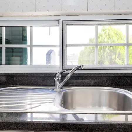 Cedars Tree House בית נופש