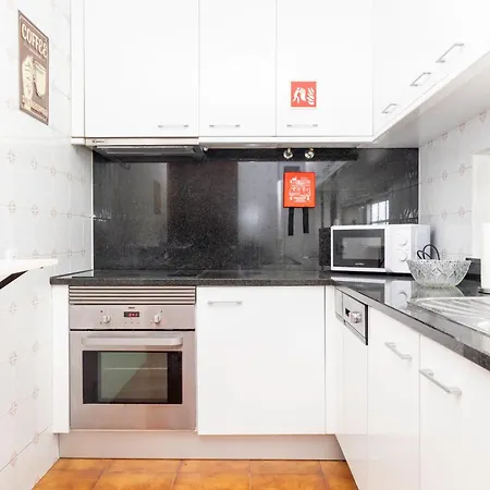 Cedars Tree House בית נופש