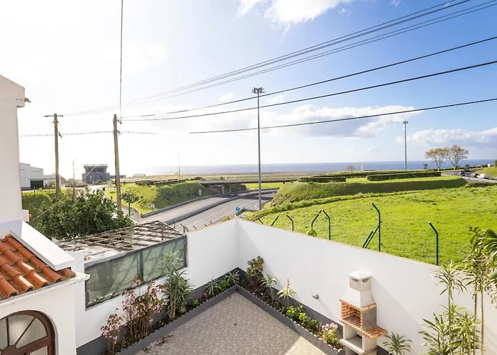 Cedars Tree House * Arrifes