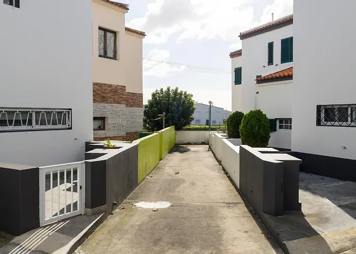 בית נופש Cedars Tree House *