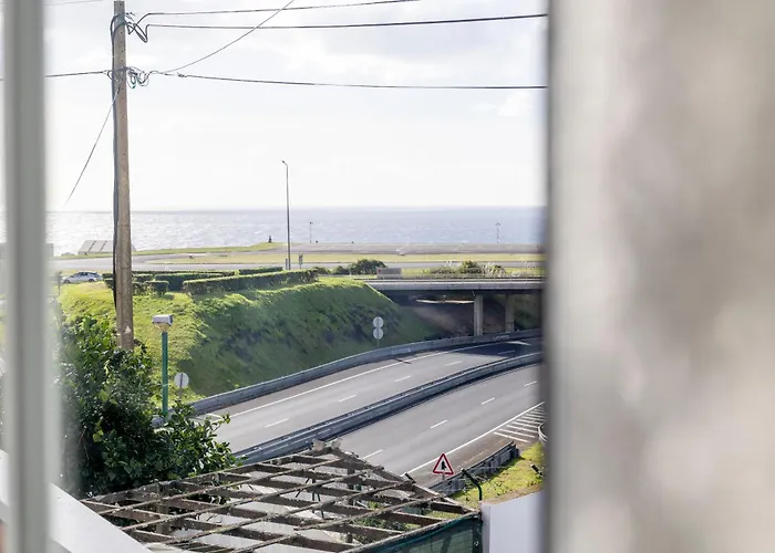 בית נופש Cedars Tree House *